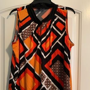 Tank top with key hole design and banded bottom